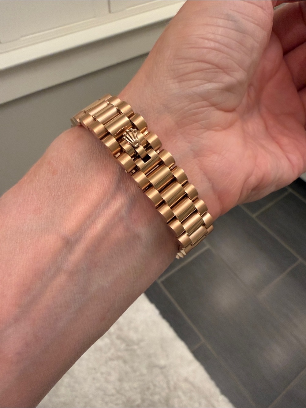 Rose Gold Floral Dial Datejust with White Accents - Picture 5 of 6